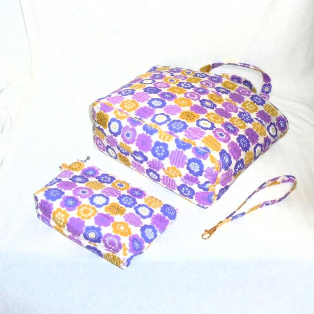 ◆北欧メルヘンフラワー花柄・パープル系◆外ポケCくったりトート&ストラップ持ち手付きファスナーポーチのA点セット < 女性ファッション  ◆北欧メルヘンフラワー花柄・パープル系◆外ポケCくったりトート&ストラップ持ち手付きファスナーポーチのA点セット < 女性ファッションの
