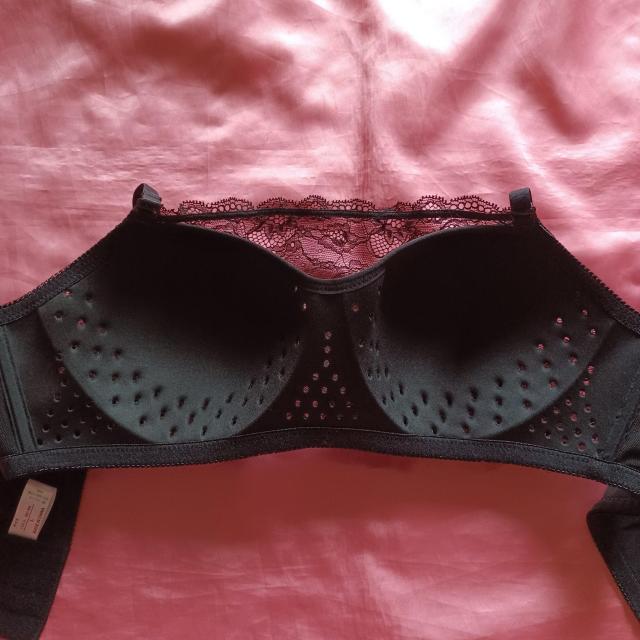 胸元カバーお洒落黒ブラック風通しが良い蒸れない快適♪穴あきモールドフロントカバーレース付ノンワイヤーノンストレスブラジャーLサイズ < 女性ファッション  胸元カバーお洒落黒ブラック風通しが良い蒸れない快適♪穴あきモールドフロントカバーレース付ノンワイヤーノンストレスブラジャーLサイズ < 女性ファッションの