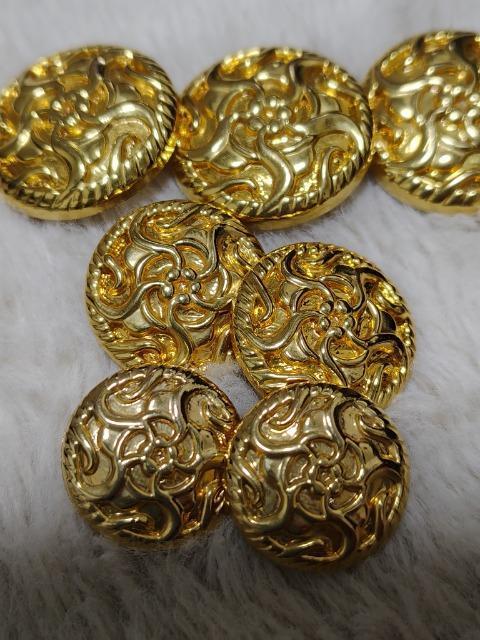 3種のsizeのボタンになります★3+2+2個★中古品です < ペット/手芸/園芸 3種のsizeのボタンになります★3+2+2個★中古品です < ペット/手芸/園芸の