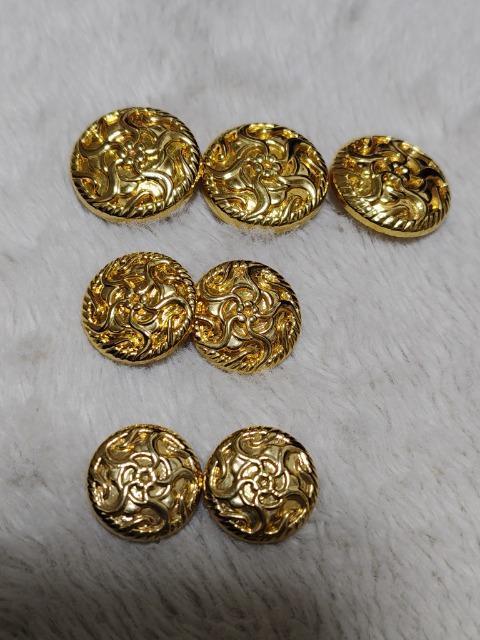 3種のsizeのボタンになります★3+2+2個★中古品です < ペット/手芸/園芸 3種のsizeのボタンになります★3+2+2個★中古品です < ペット/手芸/園芸の