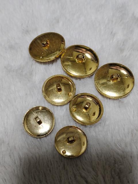 3種のsizeのボタンになります★3+2+2個★中古品です < ペット/手芸/園芸 3種のsizeのボタンになります★3+2+2個★中古品です < ペット/手芸/園芸の