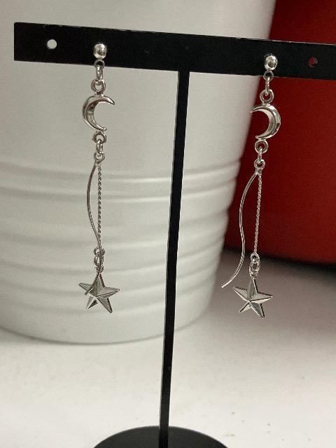ハンドメイド 月のつなぎパーツと星のチャームを使用したピアス < 女性ファッション  ハンドメイド 月のつなぎパーツと星のチャームを使用したピアス  < 女性ファッションの
