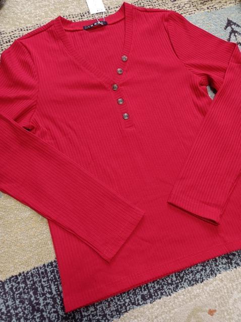 INGNI★新品タグ付き★長袖カットソー真紅★Vネック..デコルテすっきり綺麗魅せ★イング★定価約4500円★ < 女性ファッション  INGNI★新品タグ付き★長袖カットソー真紅★Vネック..デコルテすっきり綺麗魅せ★イング★定価約4500円★ < 女性ファッションの
