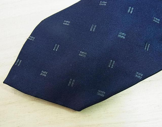 【正規品】ARMANI COLLEZIONI アルマーニ コレツィオーニ シルクネクタイ ネイビー 織柄 ビジネス < ブランド 【正規品】ARMANI COLLEZIONI アルマーニ コレツィオーニ シルクネクタイ ネイビー 織柄 ビジネス < ブランドの