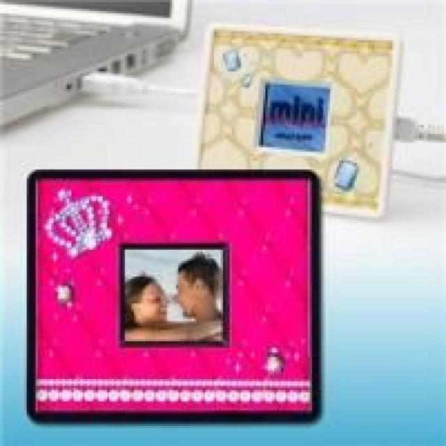 ☆RAPHAIE(ラファイエ) 1.5インチデジタルミニフォトフレーム < 家電/AV ☆RAPHAIE(ラファイエ) 1.5インチデジタルミニフォトフレーム < 家電/AVの