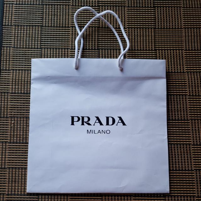 �yPRADA���V���b�v�܁z���T�C�Y��v���_��v���[���g�ȂǂɁ� 