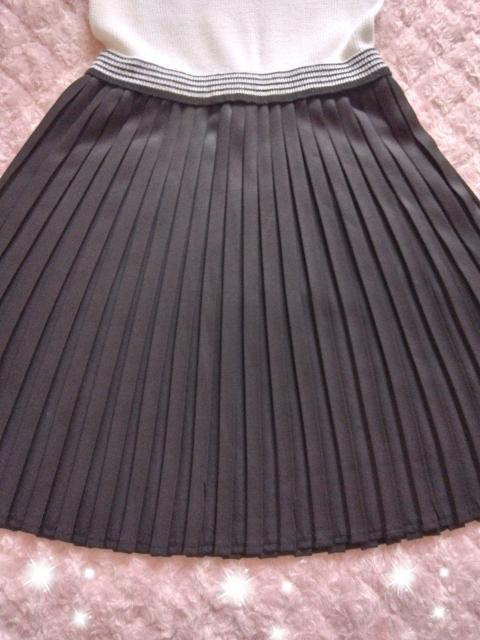 新品☆セシル*肩空きリボン付きニット×プリーツドッキングワンピ < ブランド 新品☆セシル*肩空きリボン付きニット×プリーツドッキングワンピ < ブランドの