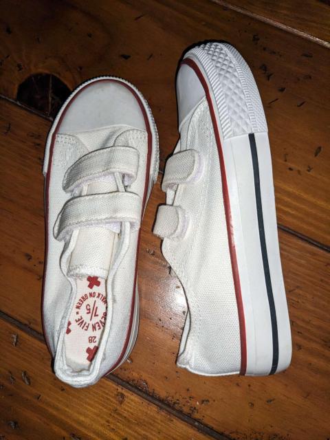 新品 17.5cm スニーカー ホワイト 子供 靴 キッズ 子供靴 シューズ < キッズ/ベビー  新品 17.5cm スニーカー ホワイト 子供 靴 キッズ 子供靴 シューズ < キッズ/ベビーの