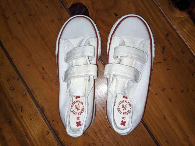 新品 17.5cm スニーカー ホワイト 子供 靴 キッズ 子供靴 シューズ < キッズ/ベビー  新品 17.5cm スニーカー ホワイト 子供 靴 キッズ 子供靴 シューズ < キッズ/ベビーの