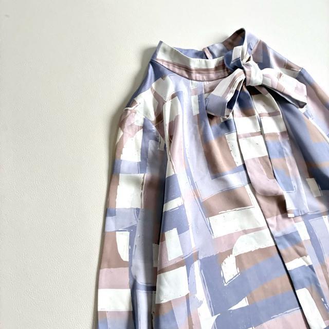 ◆極美品◆ANAYI◆スクエア幾何プリントサイドボウタイブラウス◆パープル◆S < ブランド ◆極美品◆ANAYI◆スクエア幾何プリントサイドボウタイブラウス◆パープル◆S < ブランドの