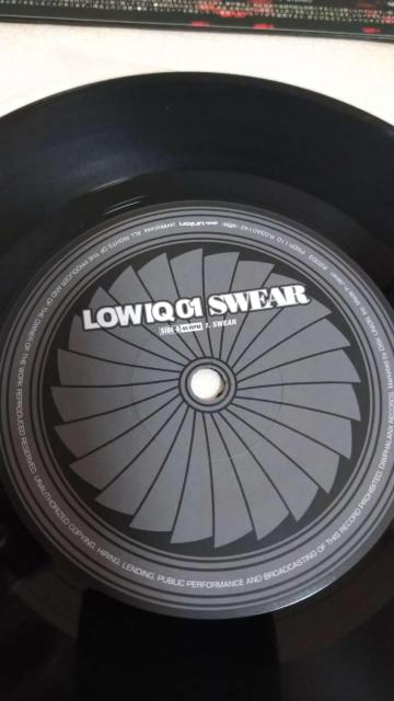 LOW IQ 01 SWEAR 7インチ シングル レコード ロウアイキューゼロワン アナログ盤 < CD/DVD/ビデオ LOW IQ 01 SWEAR 7インチ シングル レコード ロウアイキューゼロワン アナログ盤 < CD/DVD/ビデオの