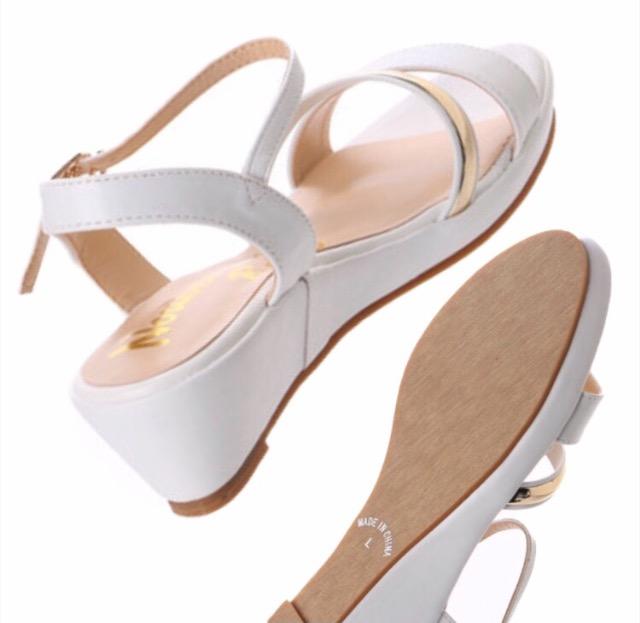 (L)ヌーベルヴォーグ〓goldアクセント白ホワイトストラップサンダル〓新品 < 女性ファッション (L)ヌーベルヴォーグ〓goldアクセント白ホワイトストラップサンダル〓新品 < 女性ファッションの
