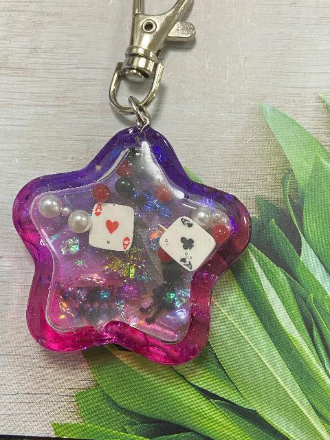 ハンドメイド レジンで作ったシャカシャカキーホルダー アリス < 女性ファッション  ハンドメイド レジンで作ったシャカシャカキーホルダー アリス < 女性ファッションの