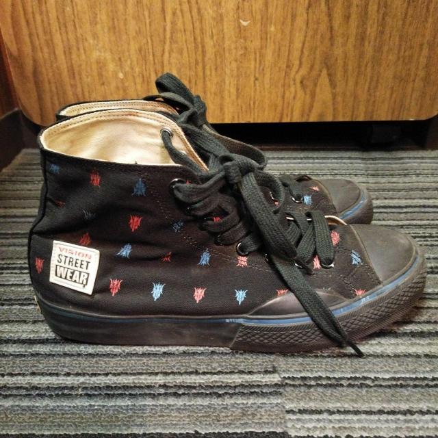 VISION STREET WEAR 黒 トライバル柄 ハイカットスニーカー < 男性ファッション  VISION STREET WEAR 黒 トライバル柄 ハイカットスニーカー < 男性ファッションの