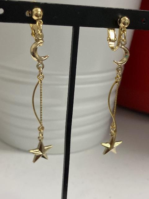 ハンドメイド 月のつなぎパーツと星のチャームを使用したイヤリング < 女性ファッション  ハンドメイド 月のつなぎパーツと星のチャームを使用したイヤリング  < 女性ファッションの