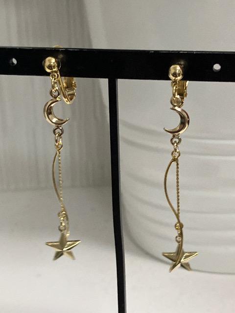 ハンドメイド 月のつなぎパーツと星のチャームを使用したイヤリング < 女性ファッション  ハンドメイド 月のつなぎパーツと星のチャームを使用したイヤリング < 女性ファッションの