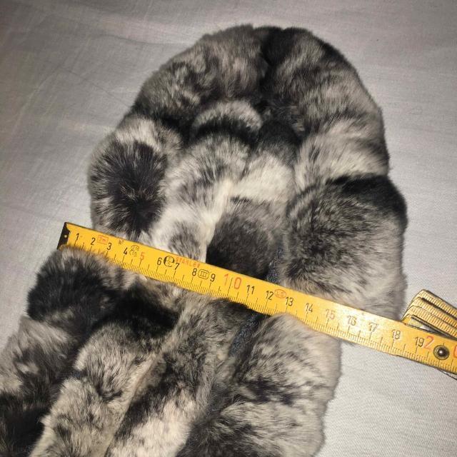 ラビットファー マフラー ネックウォーマー チンチラ染 白黒ライトグレー < 女性ファッション ラビットファー マフラー ネックウォーマー チンチラ染 白黒ライトグレー < 女性ファッションの