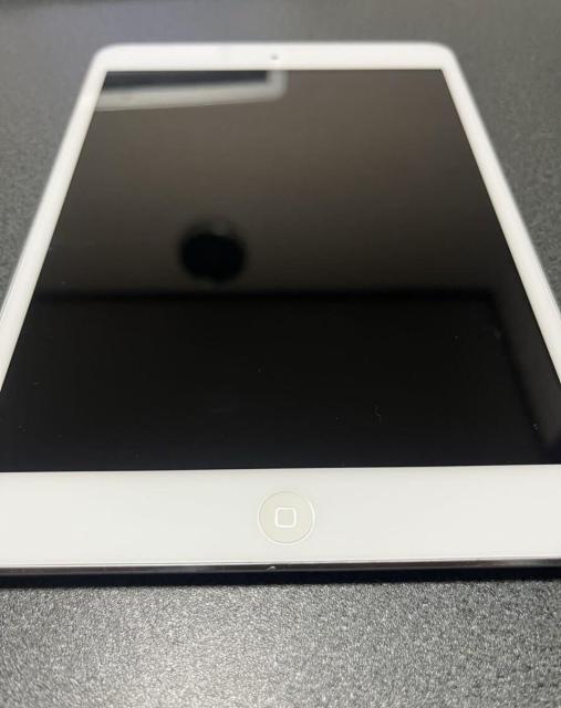 ■Apple iPad mini (Wi-Fiモデル) シルバー 16GB タブレット 初期化済み < PC本体/周辺機器 ■Apple iPad mini (Wi-Fiモデル) シルバー 16GB タブレット 初期化済み < PC本体/周辺機器の