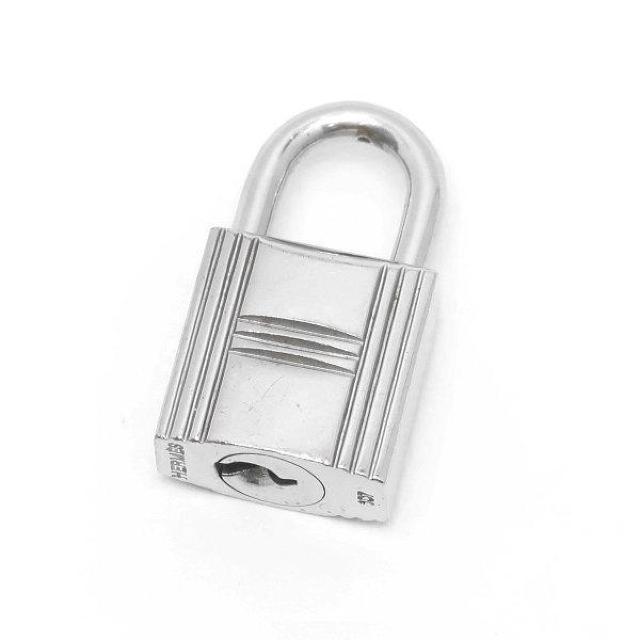 ◆ 本物 ◆ HERMES エルメス カデナ シルバー 南京錠 錠 鍵2本 鍵 KEY キー バッグに付属 107 人気 < ブランド ◆ 本物 ◆ HERMES エルメス カデナ シルバー 南京錠 錠 鍵2本 鍵 KEY キー バッグに付属 107 人気 < ブランドの