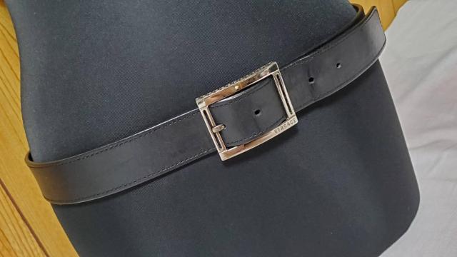 正規 ヴェルサーチ クラシック グレカG ロゴ ラージL スクエアオープンアートバックル ブラックレザーベルト 黒 90 < ブランド  正規 ヴェルサーチ クラシック グレカG ロゴ ラージL スクエアオープンアートバックル ブラックレザーベルト 黒 90 < ブランドの