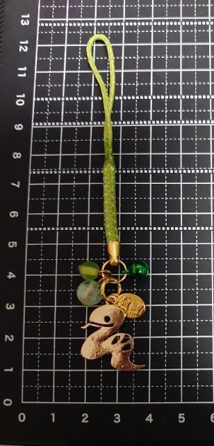 ハンドメイド♪2025・巳年☆ジャラジャラへび根付ストラップ☆黄緑・金運 < ペット/手芸/園芸 ハンドメイド♪2025・巳年☆ジャラジャラへび根付ストラップ☆黄緑・金運 < ペット/手芸/園芸の