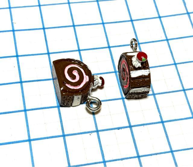 076 チョコレートのロールケーキのチャーム 2個 樹脂パーツ◯ < ペット/手芸/園芸 076 チョコレートのロールケーキのチャーム 2個 樹脂パーツ◯ < ペット/手芸/園芸の