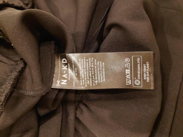 NAKD 黒 フリル付き半袖ミニワンピース < 女性ファッション NAKD 黒 フリル付き半袖ミニワンピース < 女性ファッションの