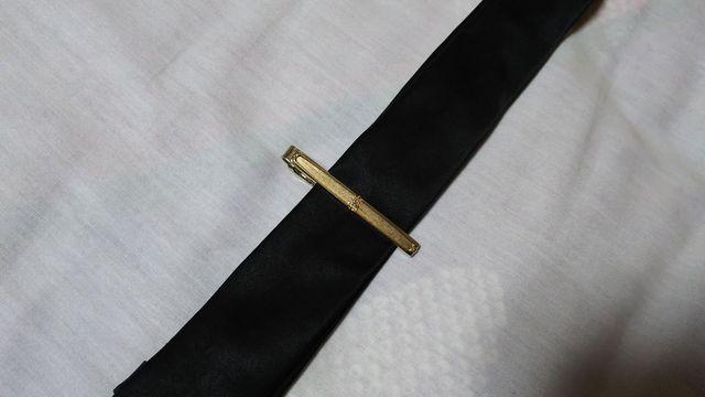 正規 バーバリー ホース 騎士ロゴエンブレム ゴールド ネクタイピン ヘアラインストライプ クリップタイバー タイ留め < ブランド  正規 バーバリー ホース 騎士ロゴエンブレム ゴールド ネクタイピン ヘアラインストライプ クリップタイバー タイ留め < ブランドの