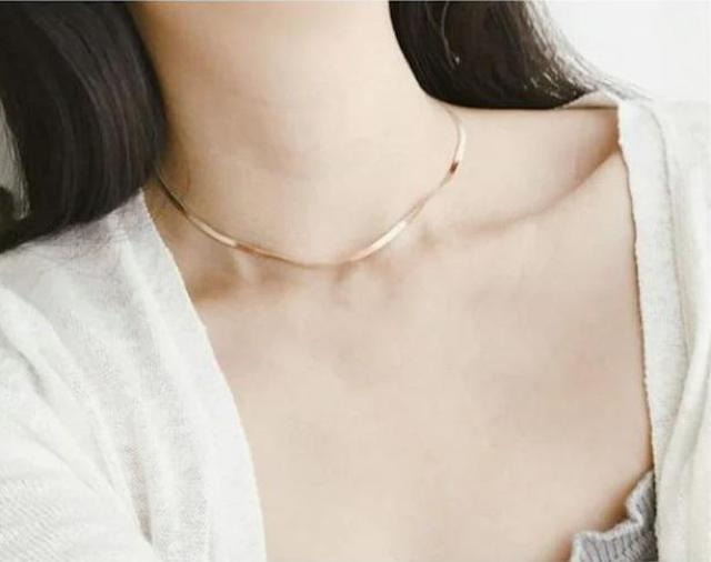 早い者勝ち300円★高評価 上品なネックレス ゴールド < 女性アクセサリー/時計  早い者勝ち300円★高評価 上品なネックレス ゴールド  < 女性アクセサリー/時計の