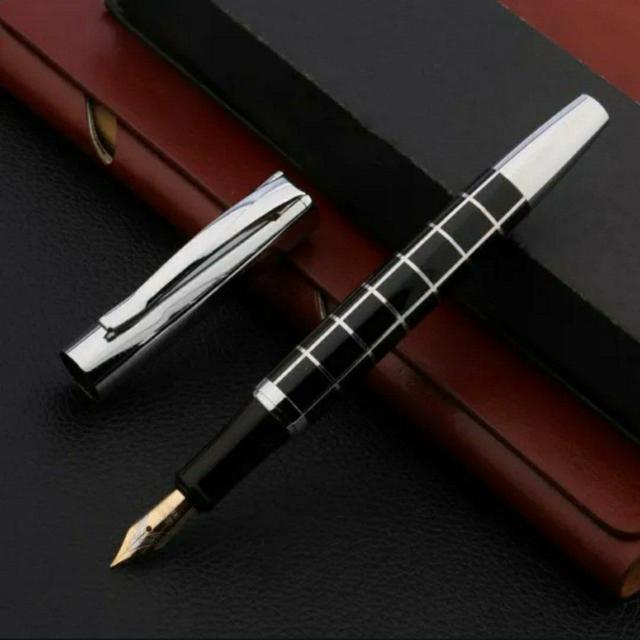 新品 激渋 万年筆 シンプル 執筆 筆記用具 憧れ ペン 黒 銀 デザイン  < インテリア/ライフ  新品 激渋 万年筆 シンプル 執筆 筆記用具 憧れ ペン 黒 銀 デザイン  < インテリア/ライフの