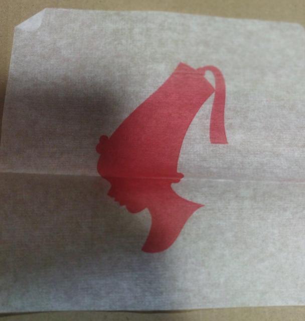 高さのある帽子をかぶった人の横顔のシルエットが描かれたビンテージペーパーナプキン < ホビー  高さのある帽子をかぶった人の横顔のシルエットが描かれたビンテージペーパーナプキン  < ホビーの