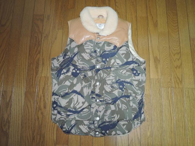 HYSTERIC GLAMOUR ヒステリックグラマー × ロッキーマウンテン スカル迷彩柄 ダウン ベスト S36 カモ < ブランド  HYSTERIC GLAMOUR ヒステリックグラマー × ロッキーマウンテン スカル迷彩柄 ダウン ベスト S36 カモ  < ブランドの