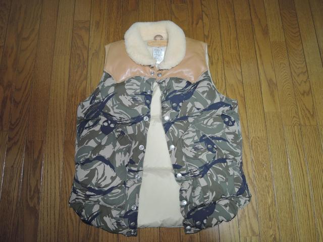 HYSTERIC GLAMOUR ヒステリックグラマー × ロッキーマウンテン スカル迷彩柄 ダウン ベスト S36 カモ < ブランド  HYSTERIC GLAMOUR ヒステリックグラマー × ロッキーマウンテン スカル迷彩柄 ダウン ベスト S36 カモ < ブランドの