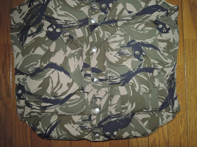 HYSTERIC GLAMOUR ヒステリックグラマー × ロッキーマウンテン スカル迷彩柄 ダウン ベスト S36 カモ < ブランド  HYSTERIC GLAMOUR ヒステリックグラマー × ロッキーマウンテン スカル迷彩柄 ダウン ベスト S36 カモ < ブランドの