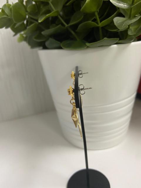 ハンドメイド メタルフープと星のチャームのポストピアス < 女性ファッション  ハンドメイド メタルフープと星のチャームのポストピアス < 女性ファッションの