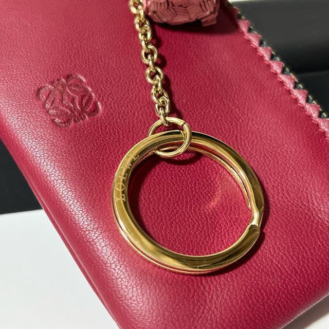 極美品 LOEWE ロエベ アナグラム ナッパレザー タッセル コインケース 小銭入れ レッド < ブランド  極美品 LOEWE ロエベ アナグラム ナッパレザー タッセル コインケース 小銭入れ レッド < ブランドの
