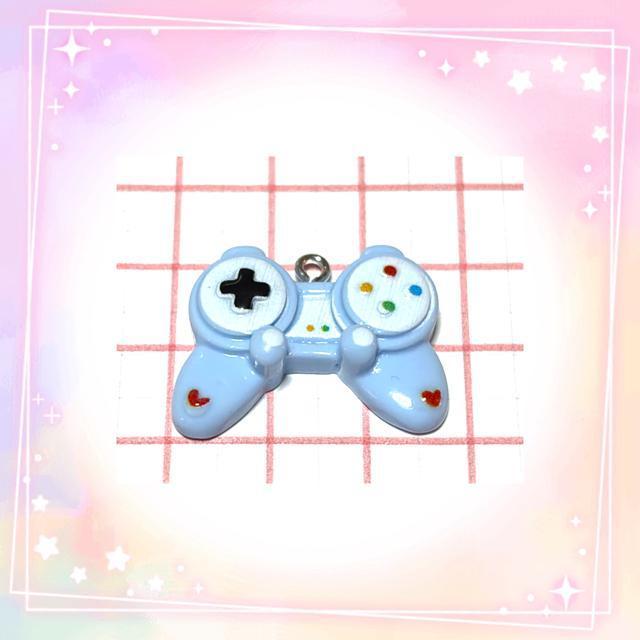 ゲームのコントローラー型 水色 1個 樹脂パーツ アクセサリーチャーム キーホルダーなどに < ペット/手芸/園芸 ゲームのコントローラー型 水色 1個 樹脂パーツ アクセサリーチャーム キーホルダーなどに < ペット/手芸/園芸の