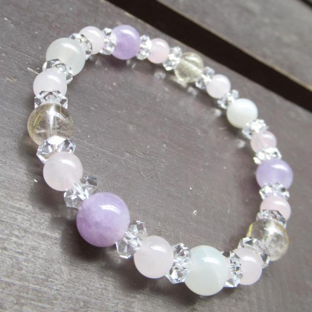 ムーンストーンxルチルクォーツxラベンダーアメジスト < 女性アクセサリー/時計 ムーンストーンxルチルクォーツxラベンダーアメジスト < 女性アクセサリー/時計の