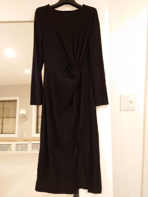 SHEIN 黒ロングワンピース 長袖 Мサイズ < 女性ファッション  SHEIN 黒ロングワンピース 長袖 Мサイズ  < 女性ファッションの