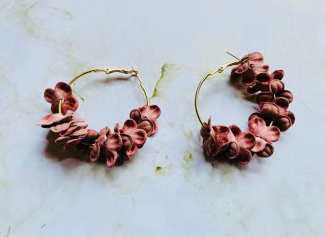 b167 フラワーモチーフ フープイヤリング ピンク < 女性アクセサリー/時計 b167 フラワーモチーフ フープイヤリング ピンク < 女性アクセサリー/時計の