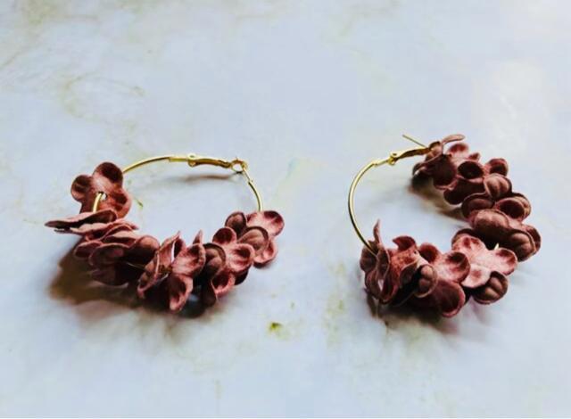 b167 フラワーモチーフ フープイヤリング ピンク < 女性アクセサリー/時計 b167 フラワーモチーフ フープイヤリング ピンク < 女性アクセサリー/時計の