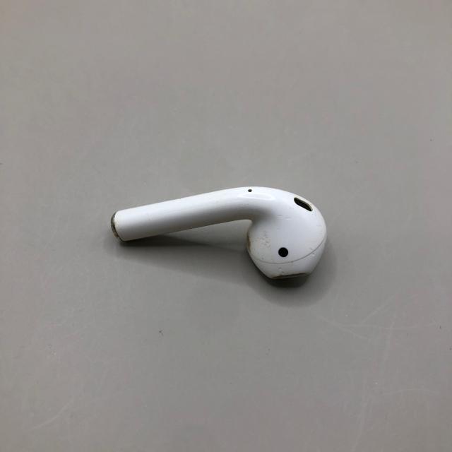 即決 Apple アップル AirPods 第ニ世代 右耳のみ A2032 < 家電/AV  即決 Apple アップル AirPods 第ニ世代 右耳のみ A2032 < 家電/AVの