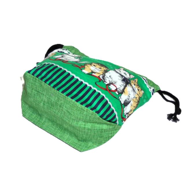 【底マチ幅が広い巾着】◆リボンかわいい猫・子猫×グリーン緑◆裏地あり巾着 < 女性ファッション 【底マチ幅が広い巾着】◆リボンかわいい猫・子猫×グリーン緑◆裏地あり巾着 < 女性ファッションの