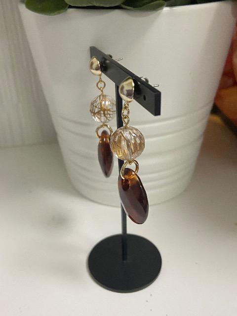 アクリルビーズを使用したピアス クリスタル、ブラウン系 < 女性ファッション  アクリルビーズを使用したピアス クリスタル、ブラウン系 < 女性ファッションの