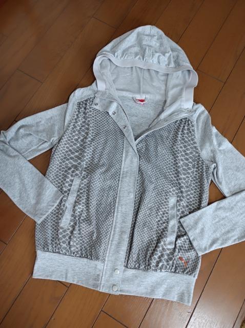 半額以下★PUMA★薄手ジップアップ.スナップボタン、パーカー★新品同様★素敵★送料無料★プーマ★ < 女性ファッション  半額以下★PUMA★薄手ジップアップ.スナップボタン、パーカー★新品同様★素敵★送料無料★プーマ★  < 女性ファッションの