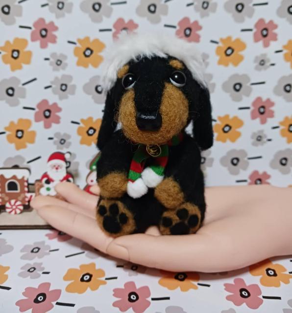 羊毛フェルト サンタ帽子の大き目ダックスちゃん ケーキ付き < ペット/手芸/園芸 羊毛フェルト サンタ帽子の大き目ダックスちゃん ケーキ付き < ペット/手芸/園芸の