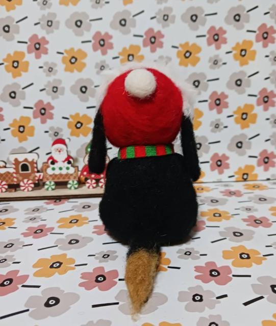 羊毛フェルト サンタ帽子の大き目ダックスちゃん ケーキ付き < ペット/手芸/園芸 羊毛フェルト サンタ帽子の大き目ダックスちゃん ケーキ付き < ペット/手芸/園芸の