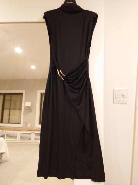 SHEIN ブラックノースリーブドレープワンピースМサイズ < 女性ファッション SHEIN ブラックノースリーブドレープワンピースМサイズ < 女性ファッションの