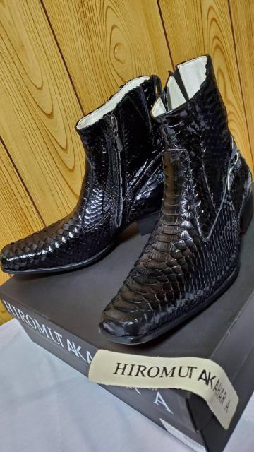 正規未 ガクト着 同型同色 ロエン ヒロムタカハラ パイソンヒールブーツ 黒×赤 40/ 付属有 < ブランド  正規未 ガクト着 同型同色 ロエン ヒロムタカハラ パイソンヒールブーツ 黒×赤 40/ 付属有  < ブランドの