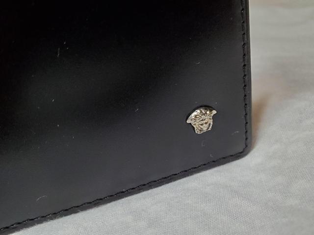 正規新古 ヴェルサーチ メデューサロゴ ミニマル レザーブックカバー黒 名刺○カードケース アイコンエンブレム クラシック 付属有 < ブランド  正規新古 ヴェルサーチ メデューサロゴ ミニマル レザーブックカバー黒 名刺○カードケース アイコンエンブレム クラシック 付属有 < ブランドの